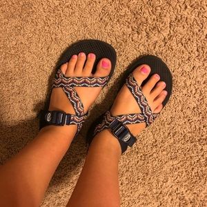 SOLD‼️ Red white and navy chacos